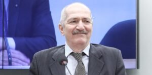 Aldo Rebelo anuncia pré-candidatura ao Planalto e questiona poder do STF