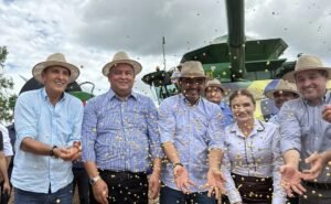 Deputado Carlos Gaguim participa da abertura nacional da colheita da soja 2025/26 em Porto Nacional