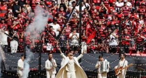 João Gomes anima torcidas antes de Flamengo x Corinthians pela Supercopa Rei