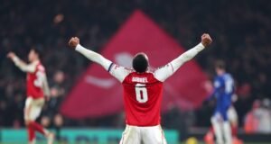 Arsenal encerra jejum de finais ao eliminar o Chelsea na Copa da Liga Inglesa