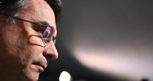 Flávio Bolsonaro baixa o tom para atrair centro, negocia vice e tenta conquistar mercado financeiro