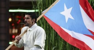 Bad Bunny leva críticas a Trump e ao ICE ao comandar show do intervalo do Super Bowl