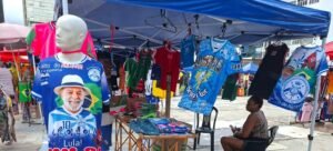 Estreante na Sapucaí, Acadêmicos de Niterói lidera venda de camisetas com imagem de Lula após controvérsia eleitoral