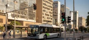 Curitiba acelera transporte público com semáforos inteligentes e bilhetagem facial