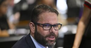 Relator do TSE rejeita pedido de cassação do senador Jorge Seif