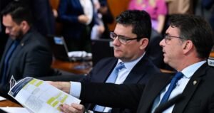 PL consulta Sergio Moro para garantir palanque de Flávio Bolsonaro no Paraná