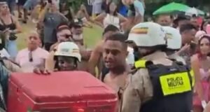 Ex-atleta do Vitória é detido após ofender policiais em bloco de Carnaval em BH