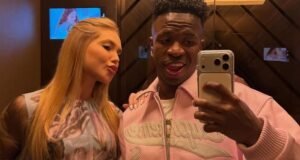 Vini Jr. envia flores e joia para Virginia momentos antes de desfile na Sapucaí