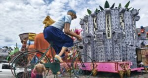 Quarta-feira de Cinzas marca início da desmontagem dos carros alegóricos no Anhembi