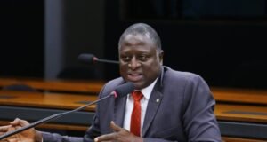 Helio Lopes lança candidatura para vaga da Câmara no TCU com aval de Bolsonaro