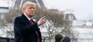 Trump reage a veto da Suprema Corte e anuncia tarifa de importação de 15% para todos os produtos estrangeiros