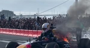 Yuki Tsunoda sai ileso de incêndio em carro da Red Bull durante exibição nos EUA