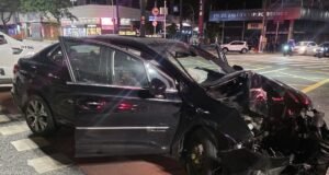 Motorista é preso após furar blitz e colidir em canteiro na Avenida Paulista
