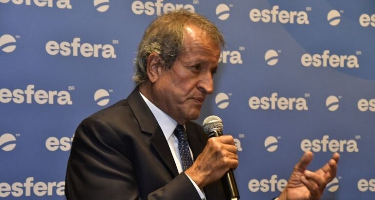 Valdemar Costa Neto afirma que Moraes só deve liberar Bolsonaro após as eleições