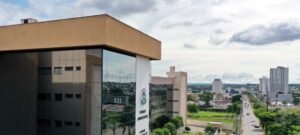 Justiça condena Estado do Tocantins a pagar R$ 45 mil a mulher que ficou 60 dias com osso exposto no HRA