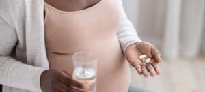 Dez medicamentos que gestantes devem evitar durante a gravidez