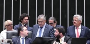 Câmara aprova projeto antifacção e rejeita alterações do Senado após acordo com Planalto