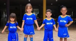 Prefeitura de Palmas começa a distribuir novos uniformes azuis na rede municipal