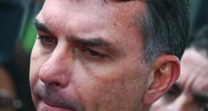 Flávio Bolsonaro apresenta PEC que extingue reeleição para Presidente da República