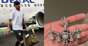 Letra “A” em cordão de Neymar homenageia afilhada Antonella