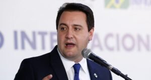 Impasse de Ratinho Júnior sobre sucessão expõe risco de racha na base no Paraná