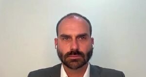 Ala da PF projeta terminar PAD que pode demitir Eduardo Bolsonaro entre agosto e setembro