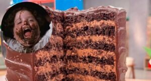 Cena clássica de Matilda leva bolo gigante de chocolate ao topo das tendências online