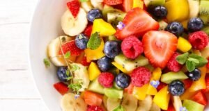 Frutas da safra de março ajudam na hidratação e no equilíbrio hormonal, aponta nutricionista