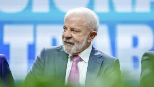 Datafolha: Lula segue na frente em todos os cenários de 1º turno, mas distância encolhe