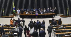 Janela partidária redefine bancadas e muda agenda de votações na Câmara dos Deputados
