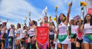 Manifestações marcam Dia Internacional da Mulher com pedidos de fim da violência em várias cidades do Brasil