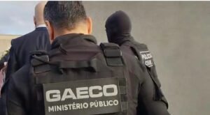 Policial civil aposentado suspeito de proteger Rogério de Andrade é considerado foragido