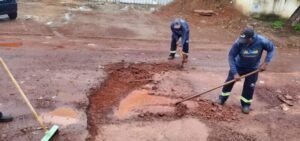 Palmas inicia mutirão de limpeza e tapa-buracos na região sul após pedido do vereador Josmundo