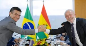 Lula defende integração sul-americana em encontro com presidente boliviano Rodrigo Paz