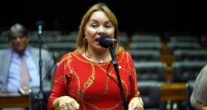 PF deflagra Operação Indébito, prende dois suspeitos e impõe tornozeleira eletrônica à deputada Gorete Pereira