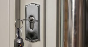 Justiça manda Estado e Prefeitura de Palmas fornecer moradia emergencial a mãe sob ameaça e filho de 9 anos