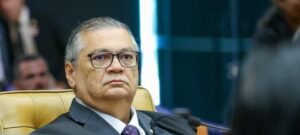 Decisões de Dino cortam privilégios e concentram no STF a palavra final sobre punição de juízes