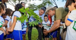Palmas apresenta EcoBus e publica decretos para reforçar sustentabilidade urbana