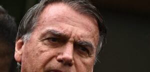 Boletim indica melhora de Bolsonaro, mas permanência na UTI continua sem prazo para terminar