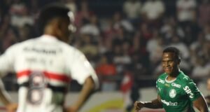 Palmeiras supera São Paulo no Morumbis e assume liderança isolada do Brasileirão
