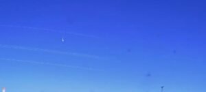 Potencial meteorito perfura teto de residência no Texas após grande clarão no céu