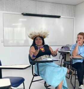 Ministra Sônia Guajajara é internada em UTI do InCor para investigação de possível infecção