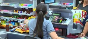 Lula aprova lei que permite venda de medicamentos em supermercados