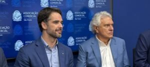 Saída de Ratinho Junior da disputa de 2026 altera cenário no PSD e projeta duelo entre Caiado e Eduardo Leite