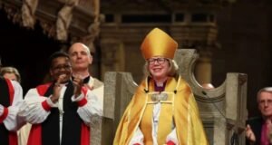 Sarah Mullally torna-se a 106ª arcebispa de Canterbury e primeira mulher a chefiar a Igreja Anglicana