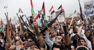 Rebeldes houthis assumem primeiro ataque com mísseis contra Israel durante conflito