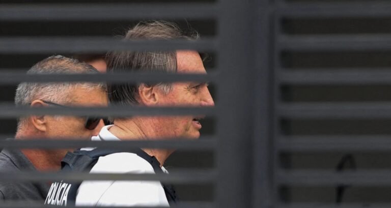 Moraes veta sobrevoo de drones a 100 metros da casa onde Bolsonaro cumpre prisão domiciliar