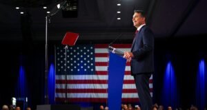 Flávio Bolsonaro cobra pressão diplomática dos EUA para eleições brasileiras de 2026