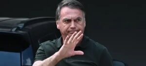 Moraes cobra explicações da defesa de Bolsonaro sobre fala de Eduardo a respeito de possível live com o pai