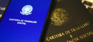 Brasil cria 255,3 mil vagas com carteira assinada em fevereiro
